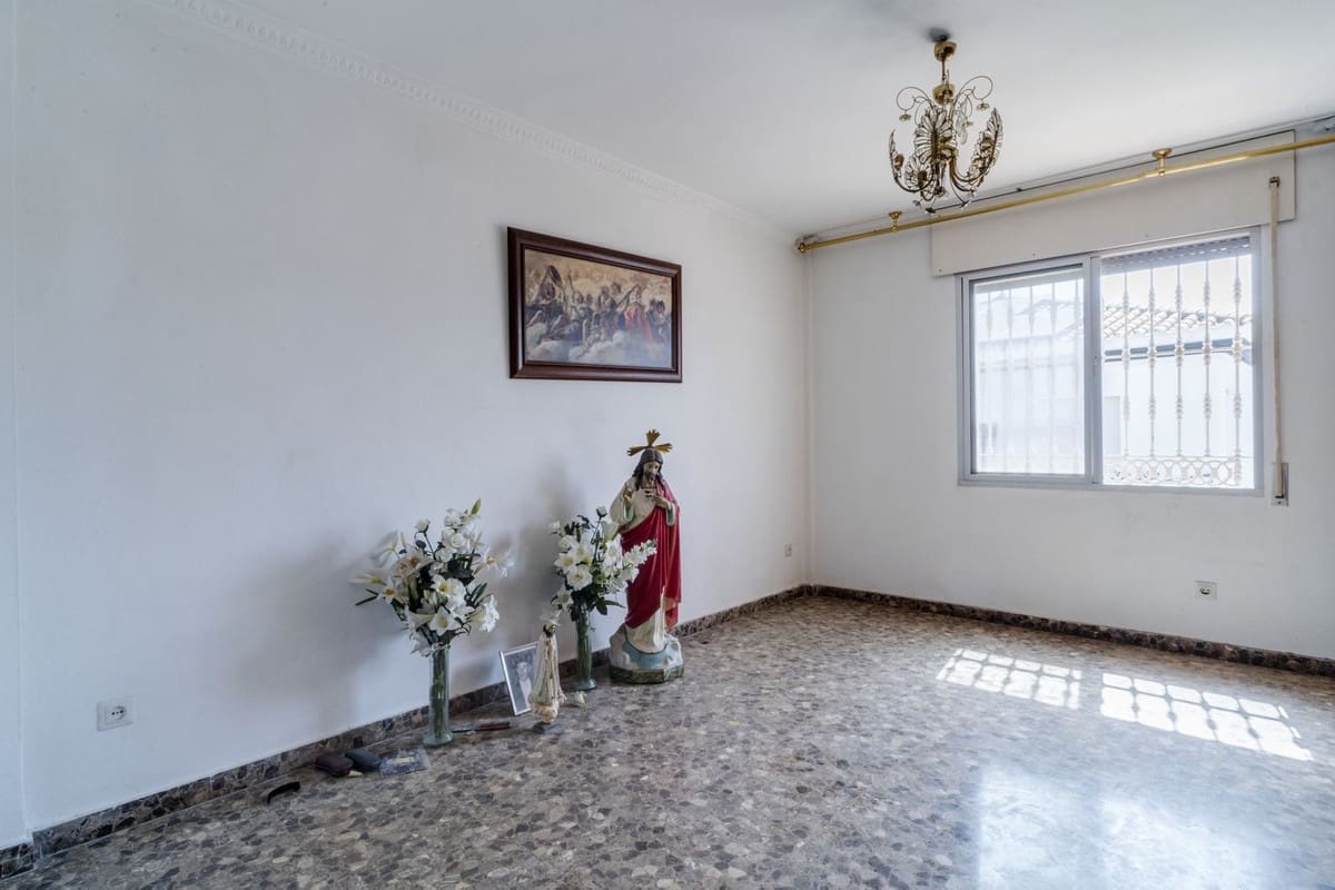 4 bedroom Semi-detached Villa for sale in Marbella - € 650,000 (Ref: 9541777)