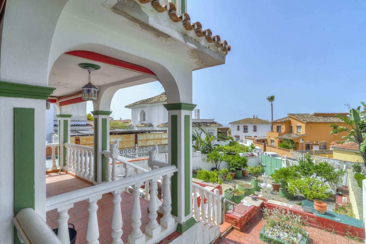 4 bedroom Semi-detached Villa for sale in Marbella - € 650,000 (Ref: 9541777)
