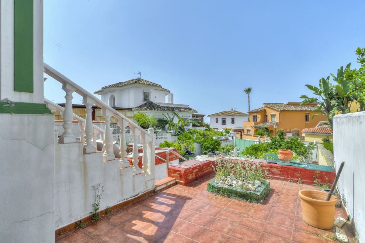 4 bedroom Semi-detached Villa for sale in Marbella - € 650,000 (Ref: 9541777)