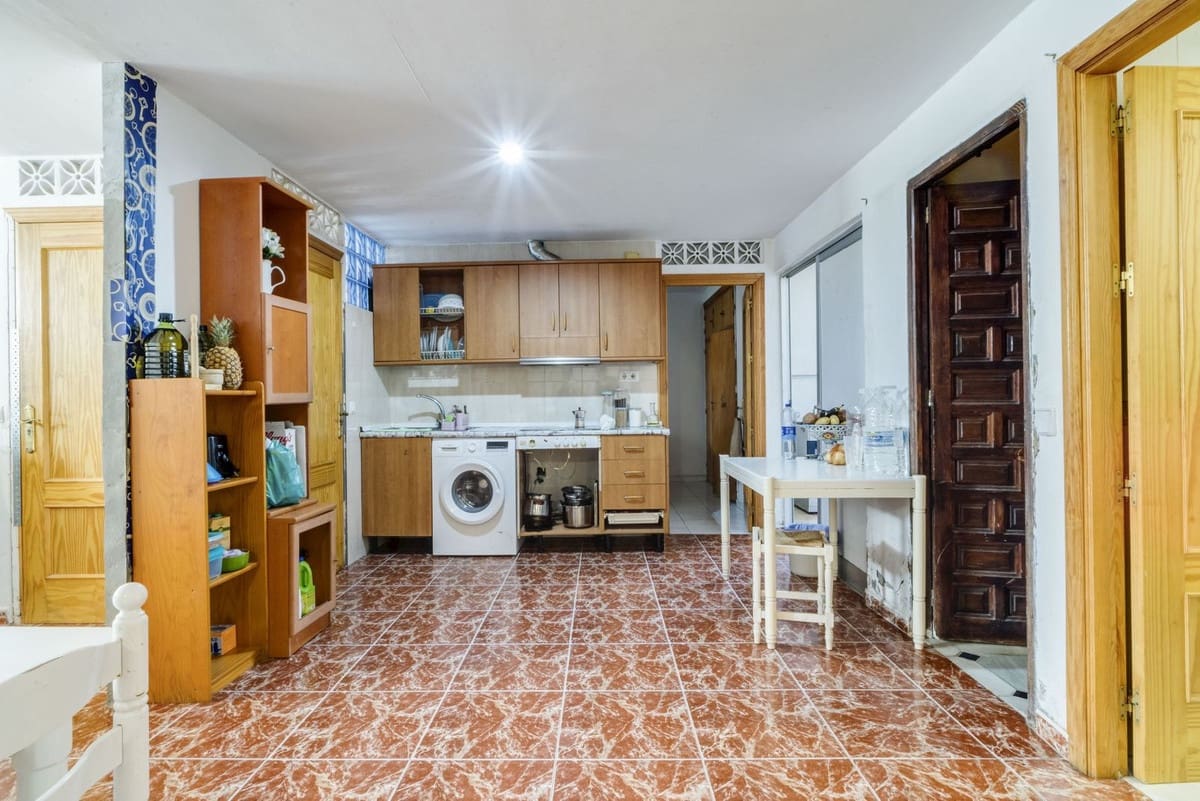 4 bedroom Semi-detached Villa for sale in Marbella - € 650,000 (Ref: 9541777)