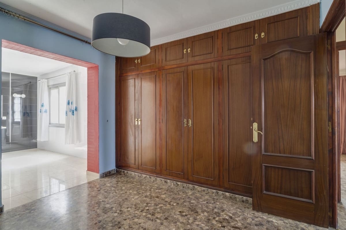 4 bedroom Semi-detached Villa for sale in Marbella - € 650,000 (Ref: 9541777)