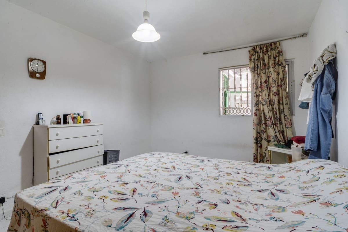 4 bedroom Semi-detached Villa for sale in Marbella - € 650,000 (Ref: 9541777)