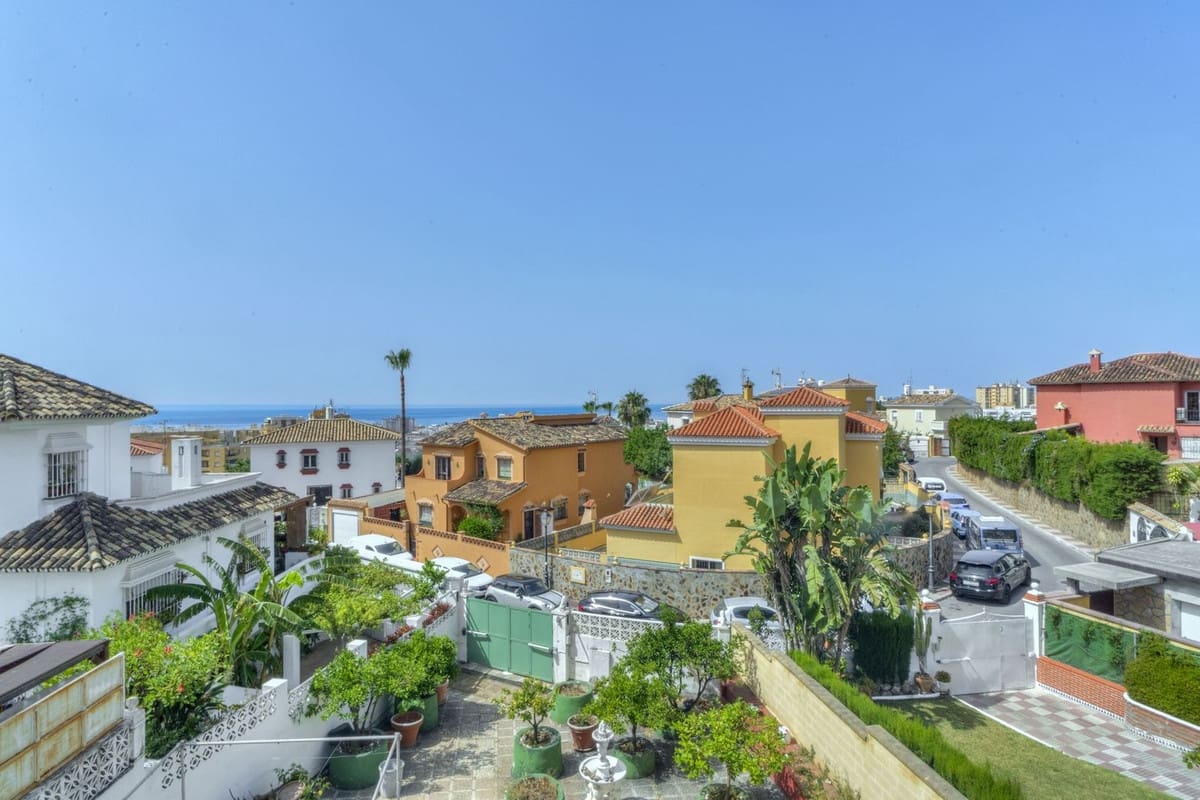 4 bedroom Semi-detached Villa for sale in Marbella - € 650,000 (Ref: 9541777)