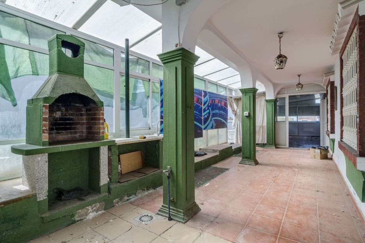 4 bedroom Semi-detached Villa for sale in Marbella - € 650,000 (Ref: 9541777)