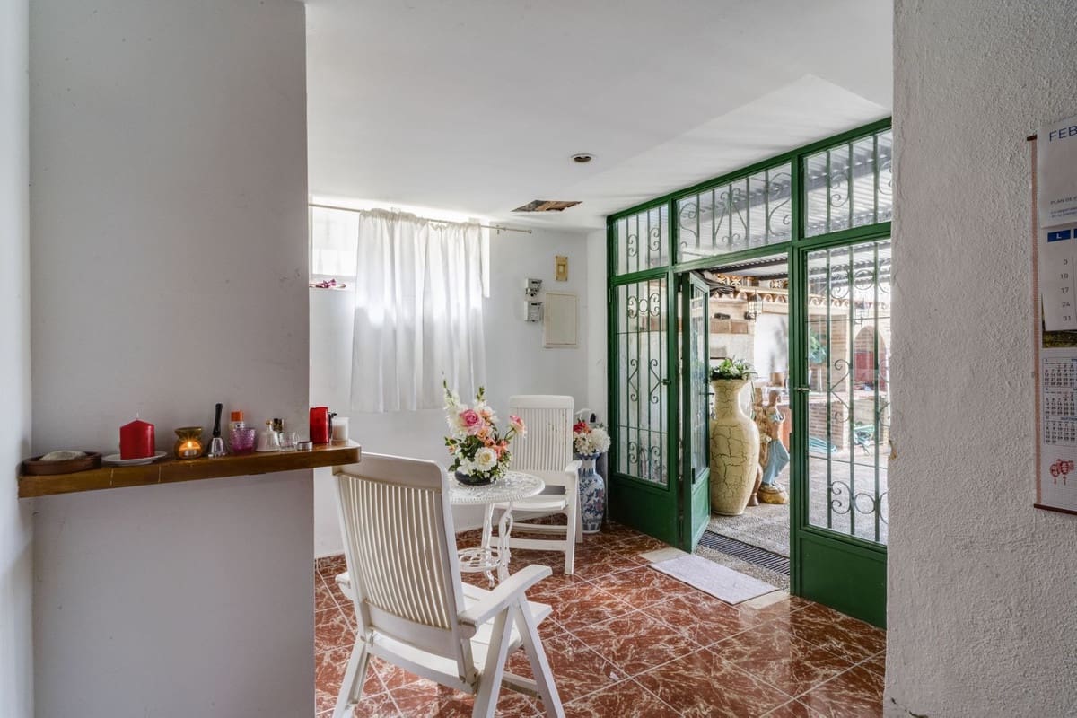 4 bedroom Semi-detached Villa for sale in Marbella - € 650,000 (Ref: 9541777)