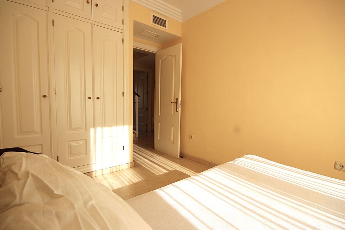 4 quarto Casa em Banda para venda em El Rosario com piscina garagem - 649 000 € (Ref: 9541778)