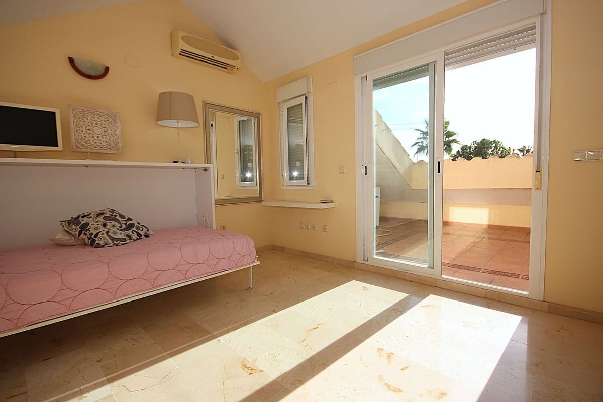 4 quarto Casa em Banda para venda em El Rosario com piscina garagem - 649 000 € (Ref: 9541778)