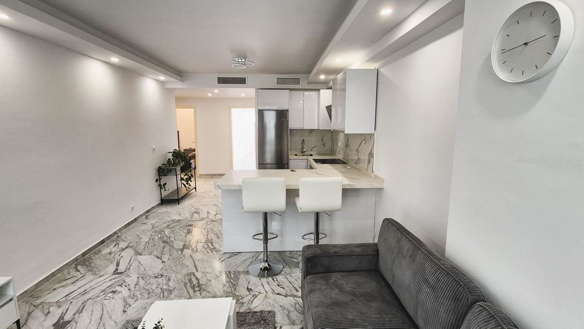 Apartamento de 3 habitaciones en Bahía de Marbella en venta con piscina garaje - 615.000 € (Ref: 9541779)
