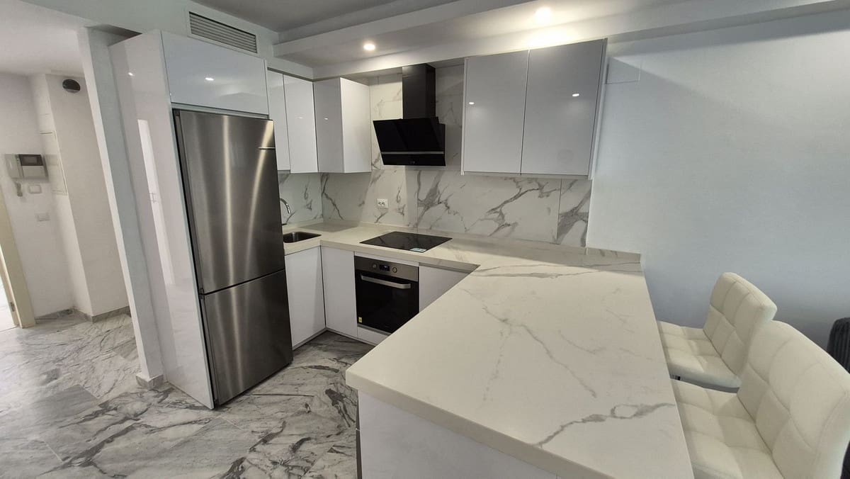Apartamento de 3 habitaciones en Bahía de Marbella en venta con piscina garaje - 615.000 € (Ref: 9541779)