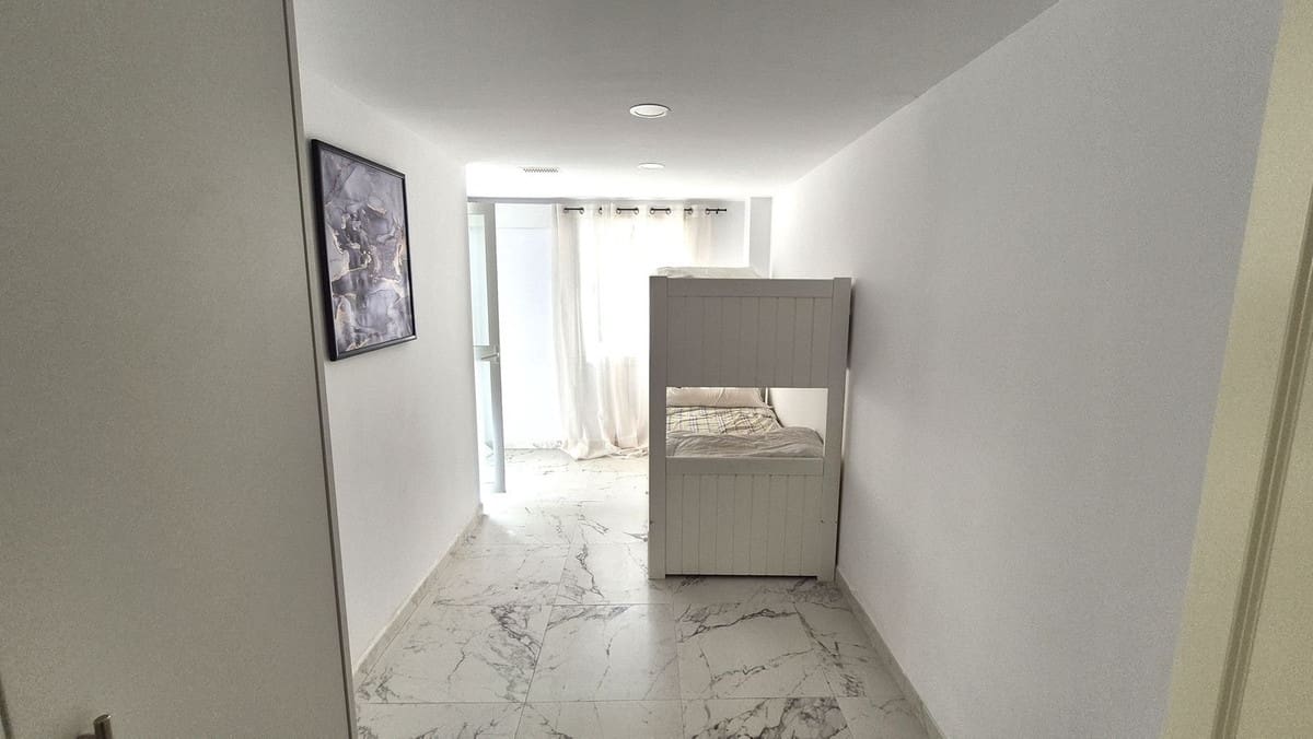 Apartamento de 3 habitaciones en Bahía de Marbella en venta con piscina garaje - 615.000 € (Ref: 9541779)