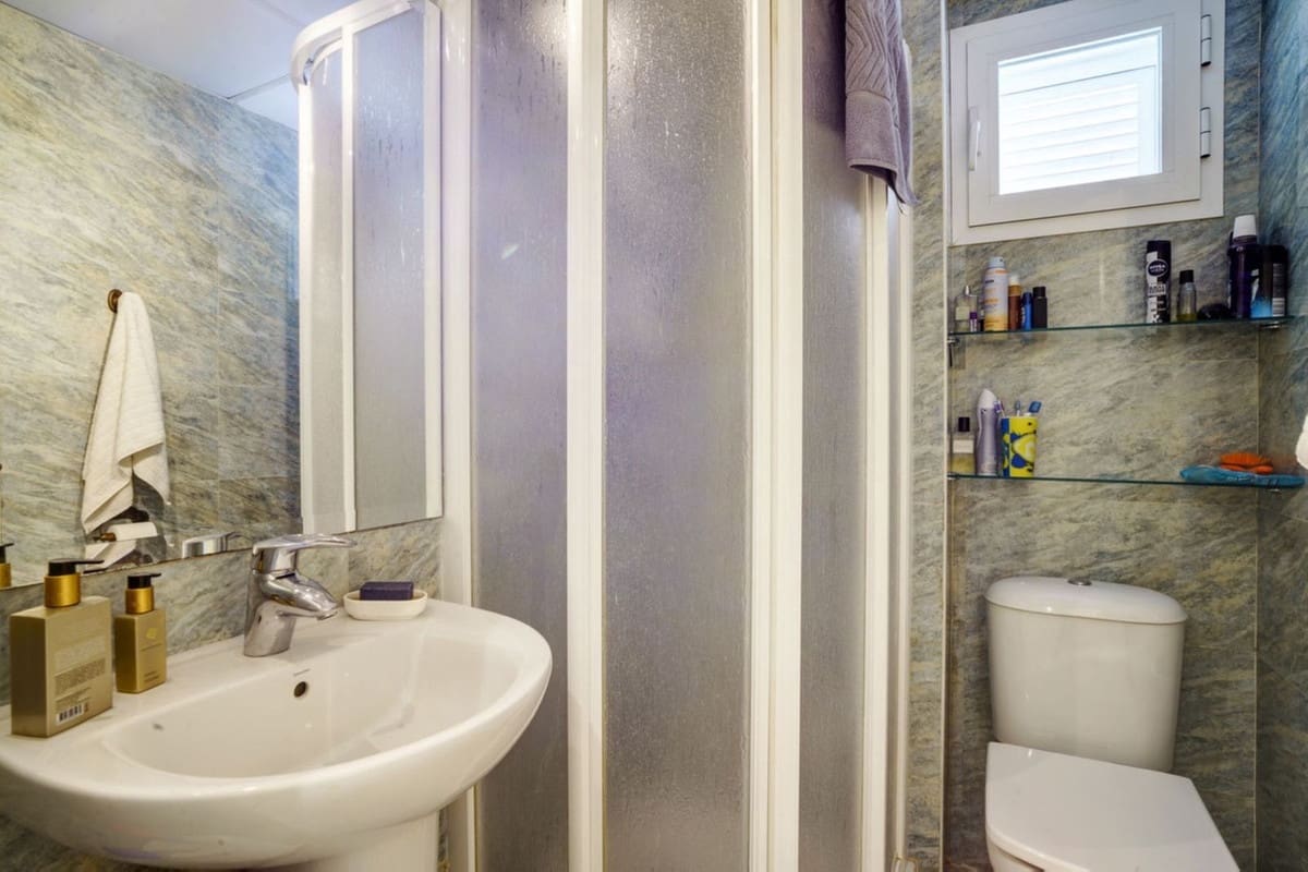 Apartamento de 3 habitaciones en Bahía de Marbella en venta con piscina garaje - 615.000 € (Ref: 9541779)