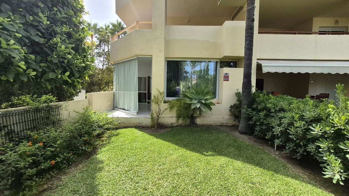 Apartamento de 3 habitaciones en Bahía de Marbella en venta con piscina garaje - 615.000 € (Ref: 9541779)