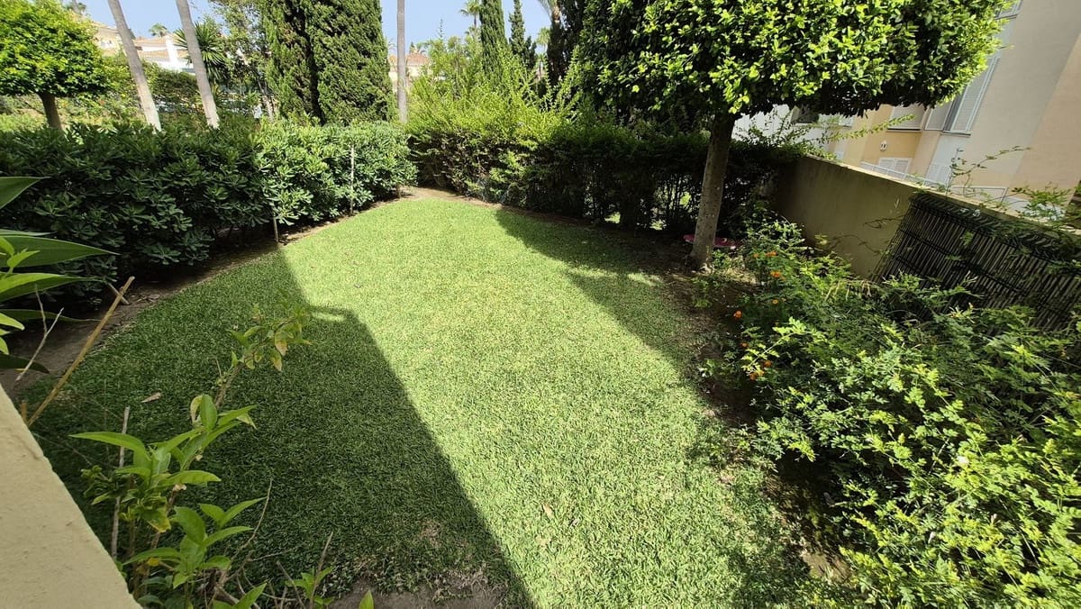 Apartamento de 3 habitaciones en Bahía de Marbella en venta con piscina garaje - 615.000 € (Ref: 9541779)