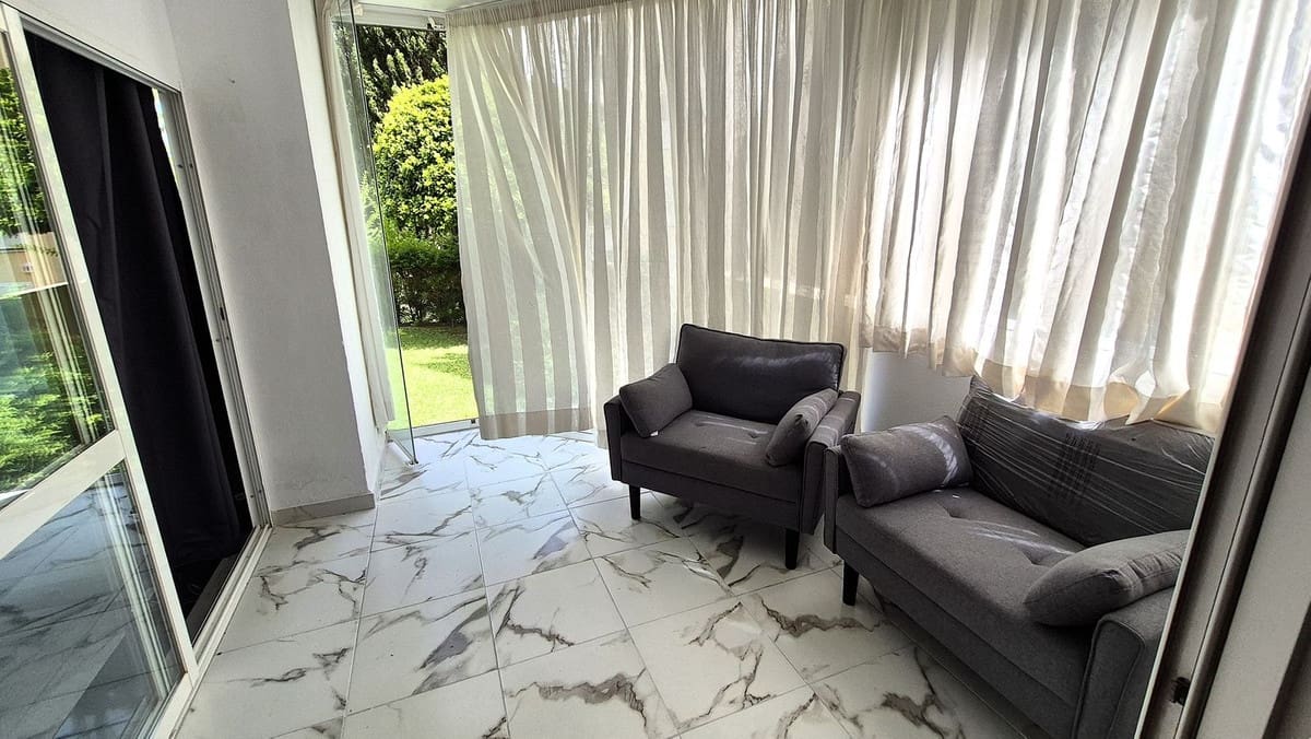 Apartamento de 3 habitaciones en Bahía de Marbella en venta con piscina garaje - 615.000 € (Ref: 9541779)