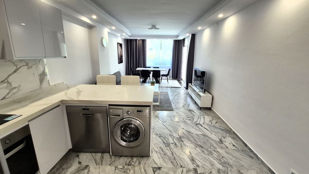 Apartamento de 3 habitaciones en Bahía de Marbella en venta con piscina garaje - 615.000 € (Ref: 9541779)