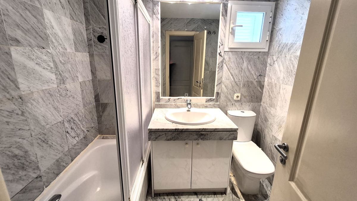 Apartamento de 3 habitaciones en Bahía de Marbella en venta con piscina garaje - 615.000 € (Ref: 9541779)