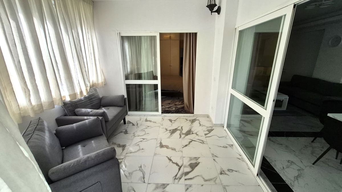 Apartamento de 3 habitaciones en Bahía de Marbella en venta con piscina garaje - 615.000 € (Ref: 9541779)