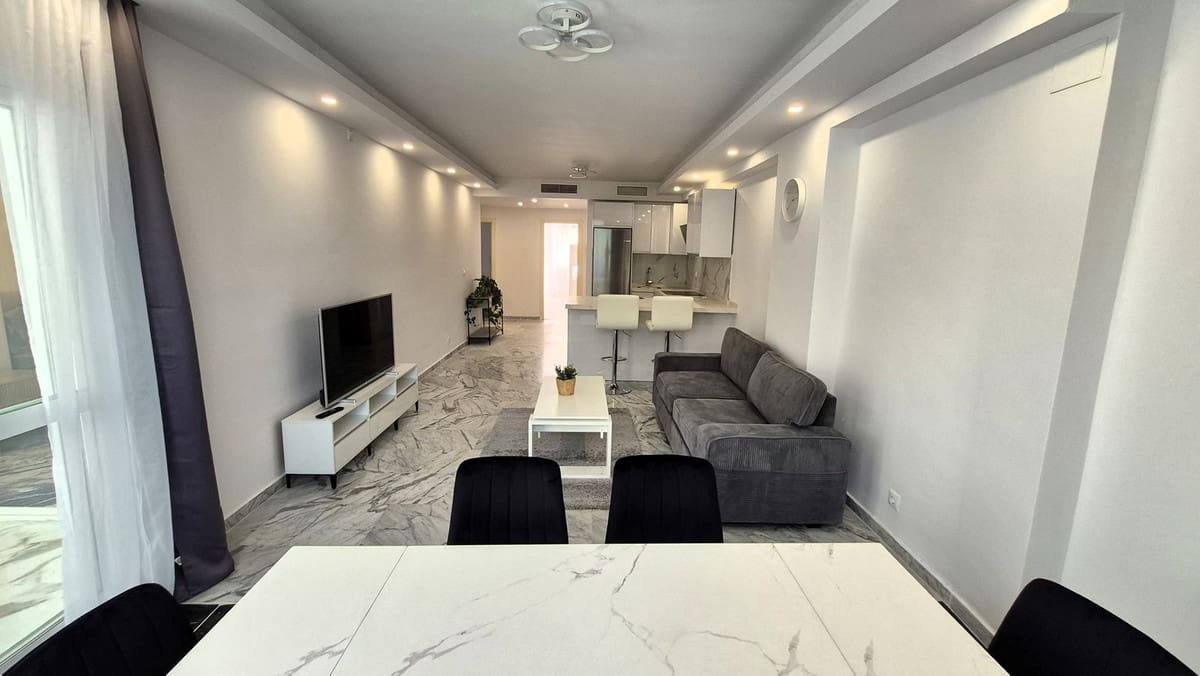 Apartamento de 3 habitaciones en Bahía de Marbella en venta con piscina garaje - 615.000 € (Ref: 9541779)