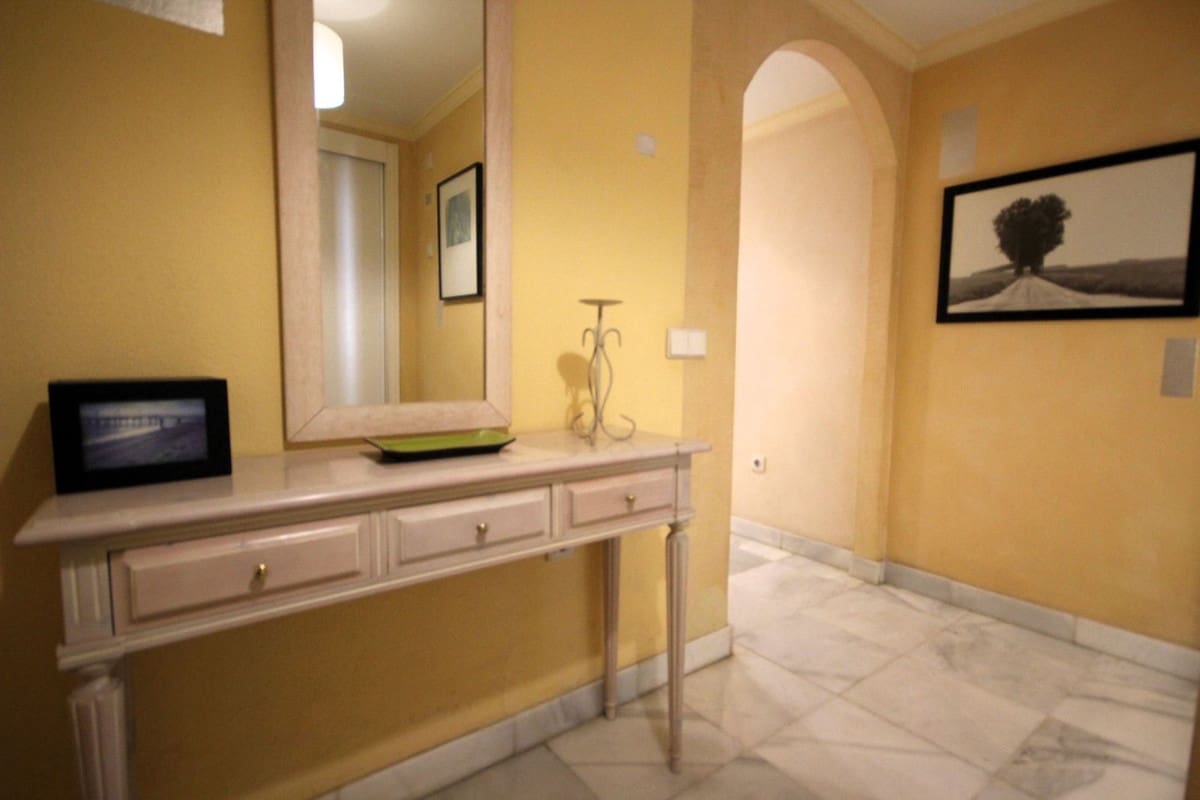 3 Zimmer Apartment zu verkaufen in Marbella mit Pool - 450.000 € (Ref: 9541780)