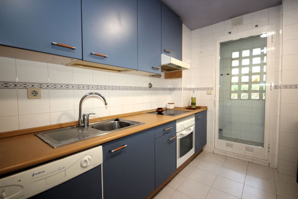 3 Zimmer Apartment zu verkaufen in Marbella mit Pool - 450.000 € (Ref: 9541780)