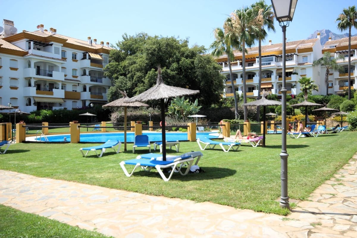 3 Zimmer Apartment zu verkaufen in Marbella mit Pool - 450.000 € (Ref: 9541780)