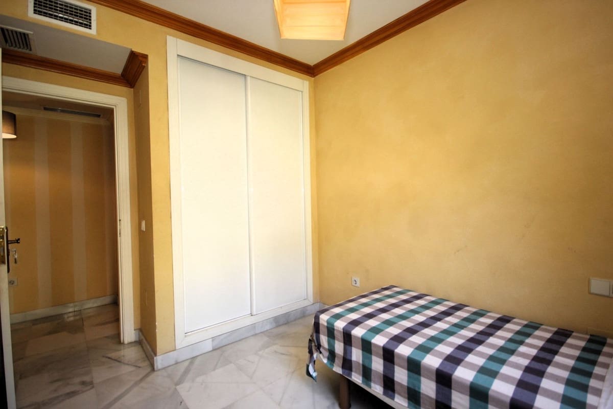 3 Zimmer Apartment zu verkaufen in Marbella mit Pool - 450.000 € (Ref: 9541780)