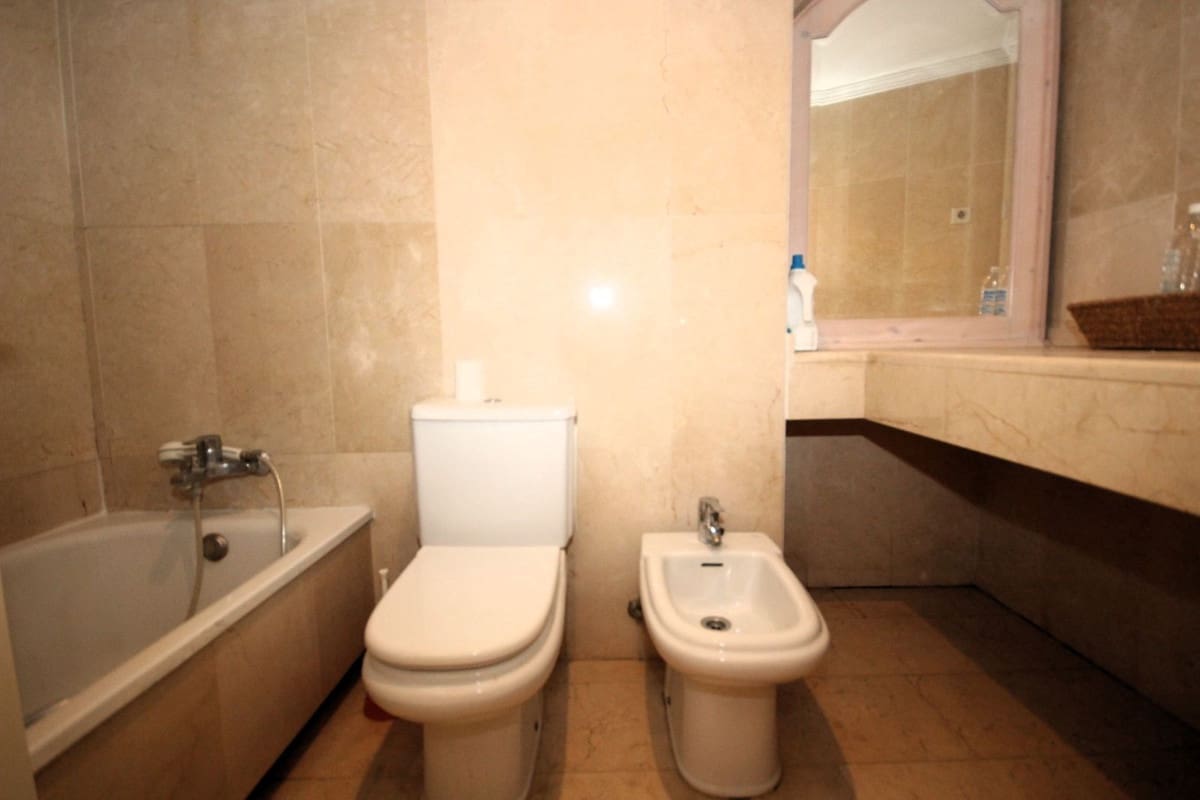 3 Zimmer Apartment zu verkaufen in Marbella mit Pool - 450.000 € (Ref: 9541780)