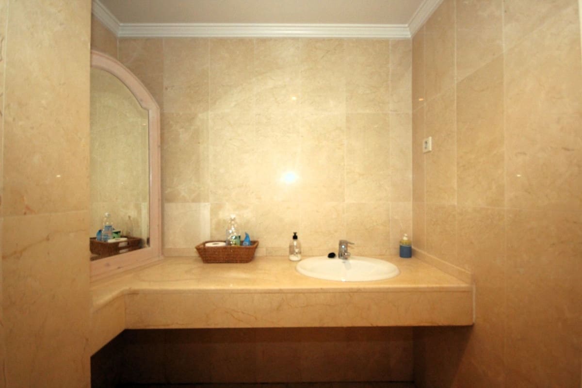 3 Zimmer Apartment zu verkaufen in Marbella mit Pool - 450.000 € (Ref: 9541780)