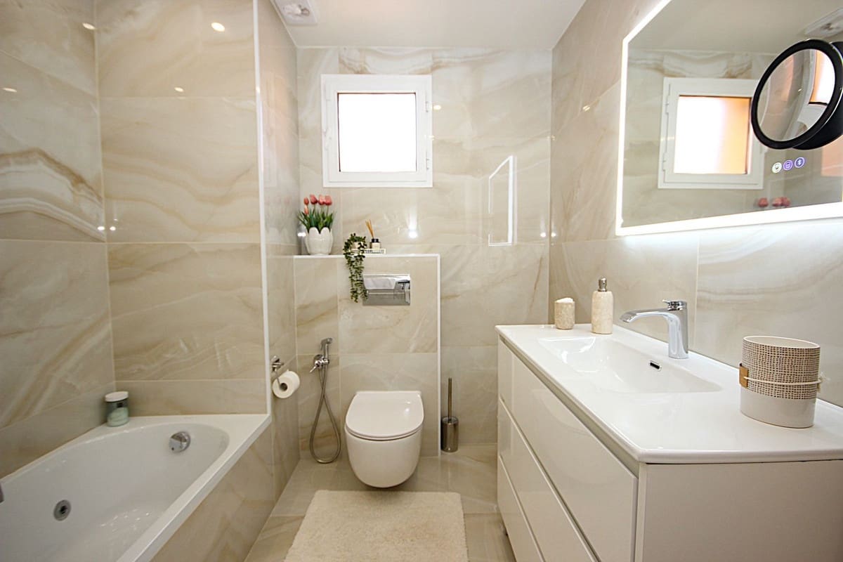 Apartamento de 2 habitaciones en La Reserva en venta con piscina garaje - 435.000 € (Ref: 9541781)