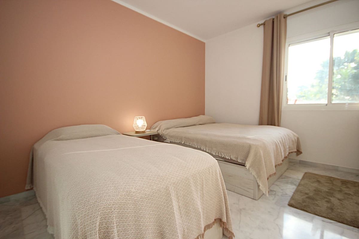 Apartamento de 2 habitaciones en La Reserva en venta con piscina garaje - 435.000 € (Ref: 9541781)