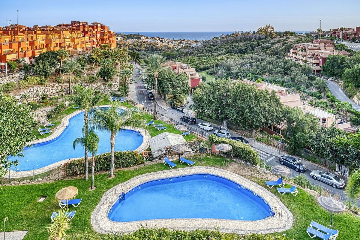 2 Zimmer Apartment zu verkaufen in La Reserva mit Pool Garage - 359.900 € (Ref: 9541782)