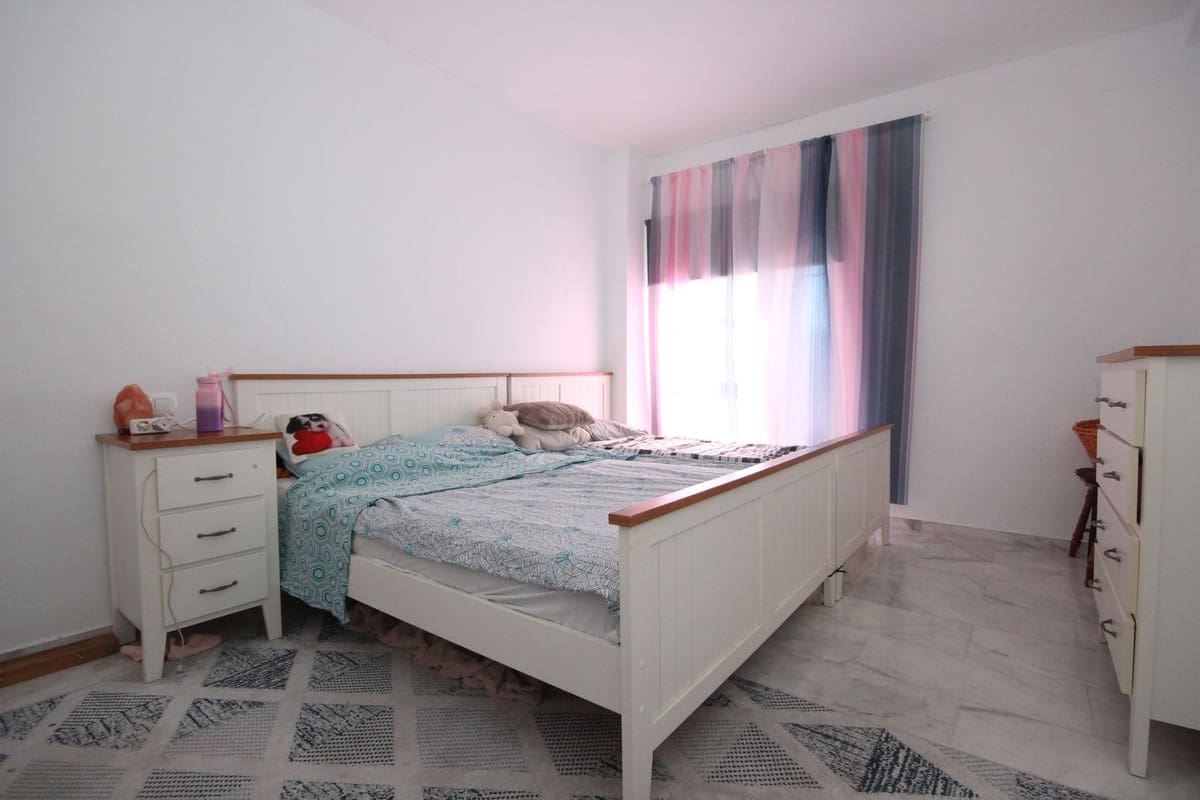 2 Zimmer Apartment zu verkaufen in La Reserva mit Pool Garage - 280.000 € (Ref: 9541783)