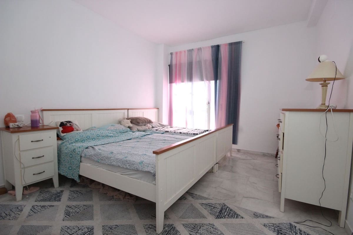 2 bedroom Apartment for rent in La Reserva with pool garage - € 1,500 (Ref: 9541784)