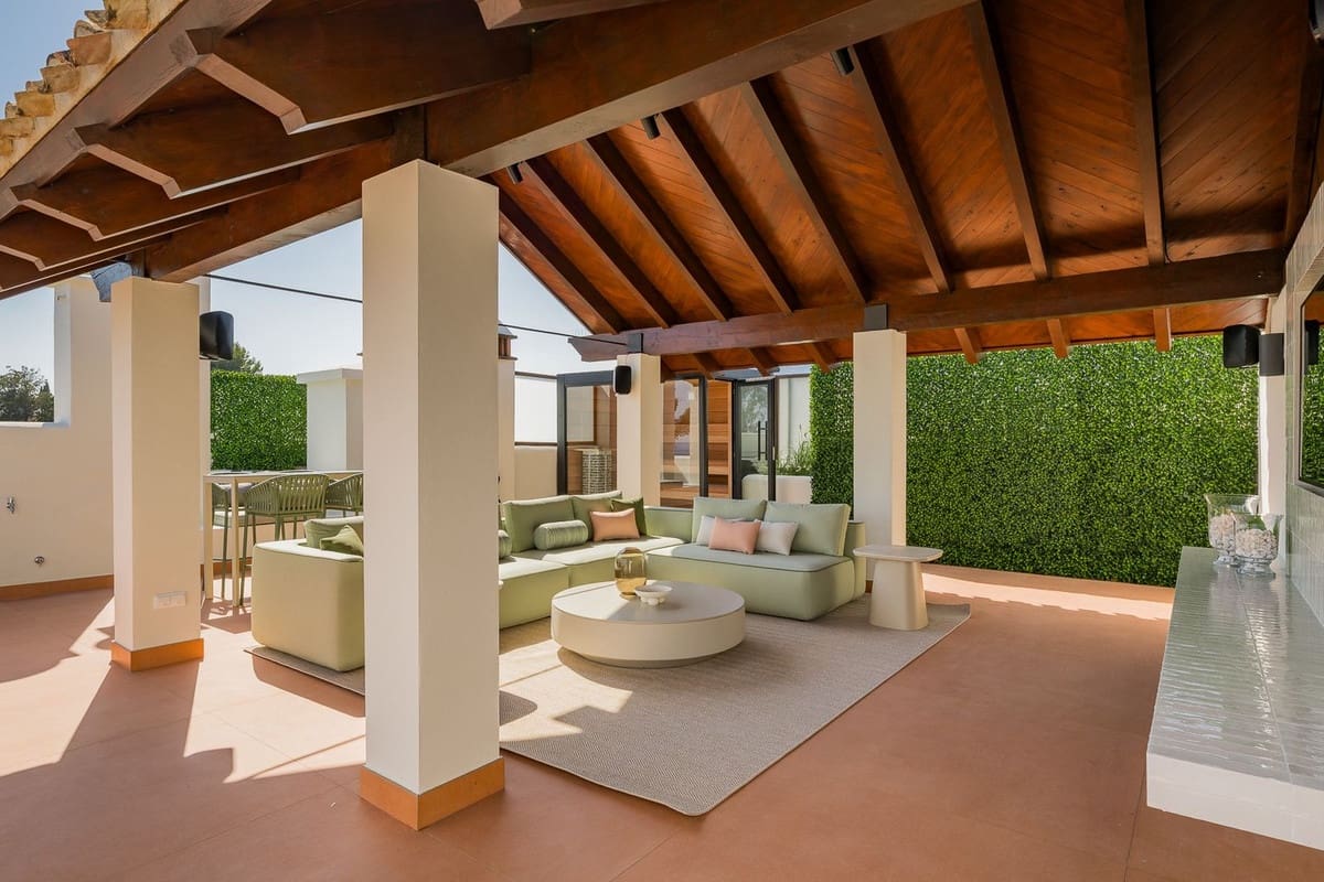 3 bedroom Penthouse for sale in New Golden Mile with pool garage - € 2,995,000 (Ref: 9541785)