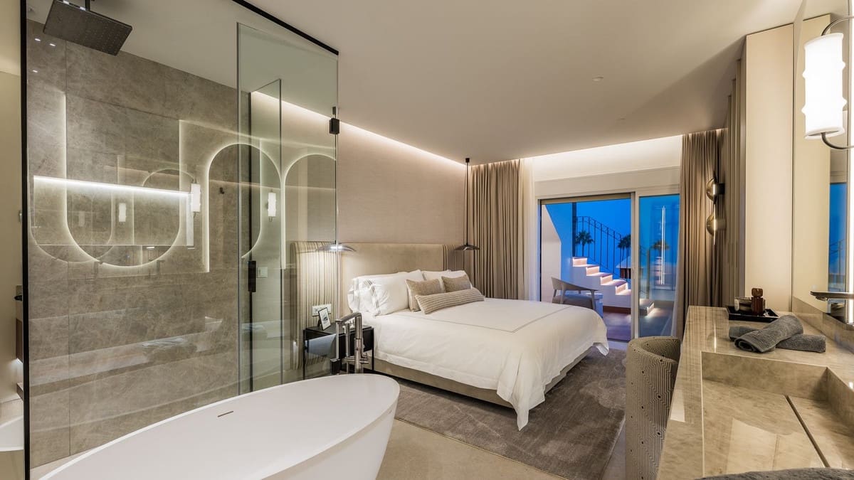 3 bedroom Penthouse for sale in New Golden Mile with pool garage - € 2,995,000 (Ref: 9541785)