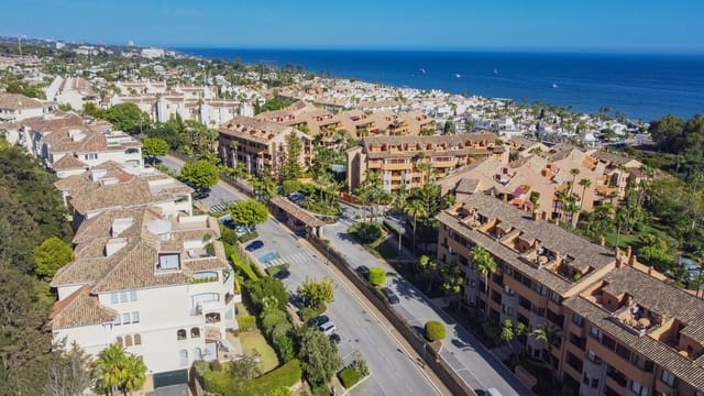 3 sypialnia Apartament na sprzedaż w Bahía de Marbella, Marbella z basenem garażem - 3 200 000 € (Ref: 9541786)