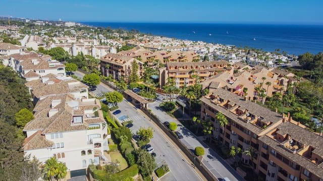 3 sypialnia Apartament na sprzedaż w Bahía de Marbella, Marbella z basenem garażem - 3 200 000 € (Ref: 9541786)