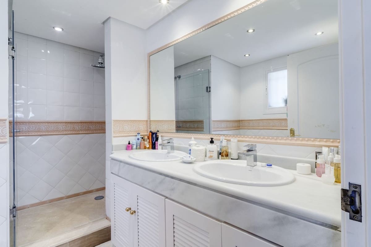 3 quarto Apartamento para venda em Bahia de Marbella com piscina garagem - 3 200 000 € (Ref: 9541786)