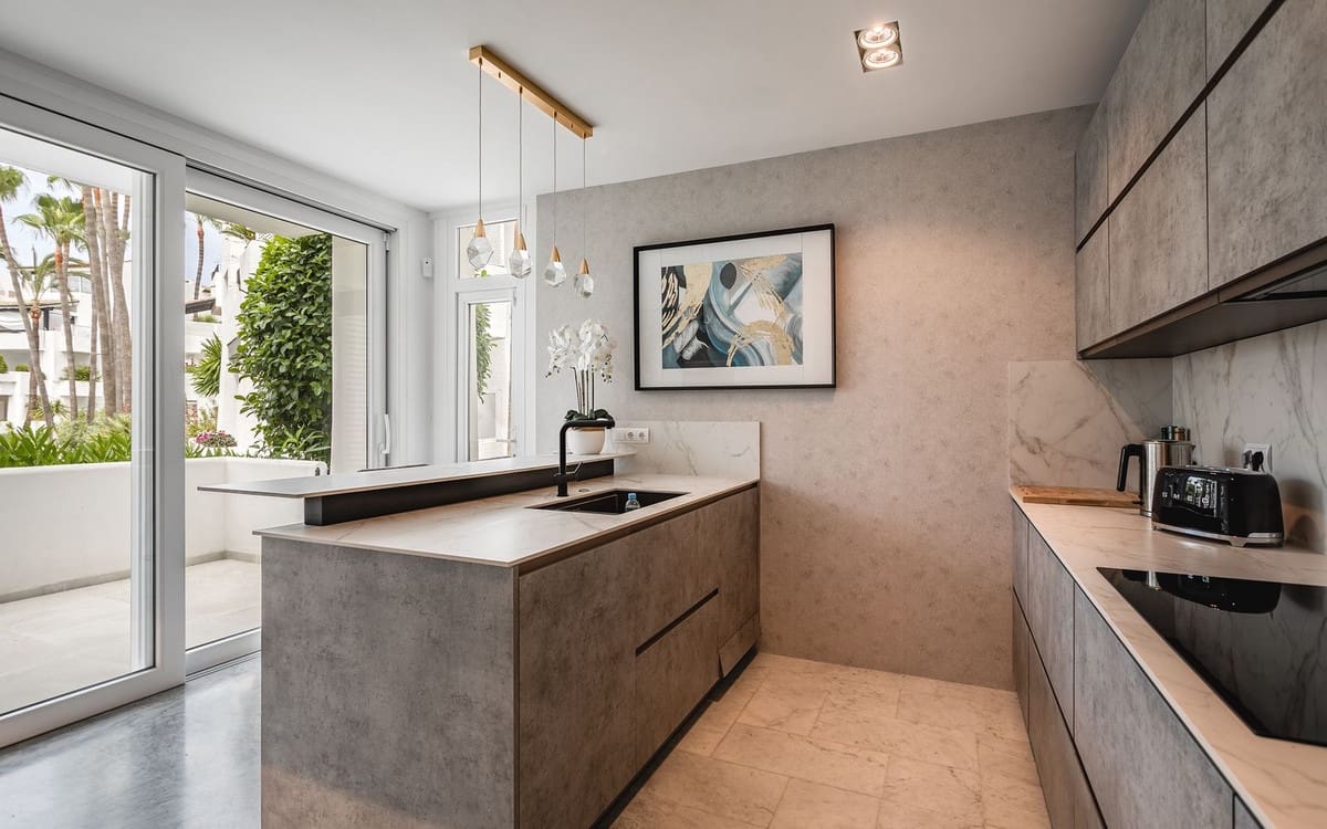 3 soverom Leilighet til salgs i Golden Mile med svømmebasseng garasje - € 3 850 000 (Ref: 9541787)