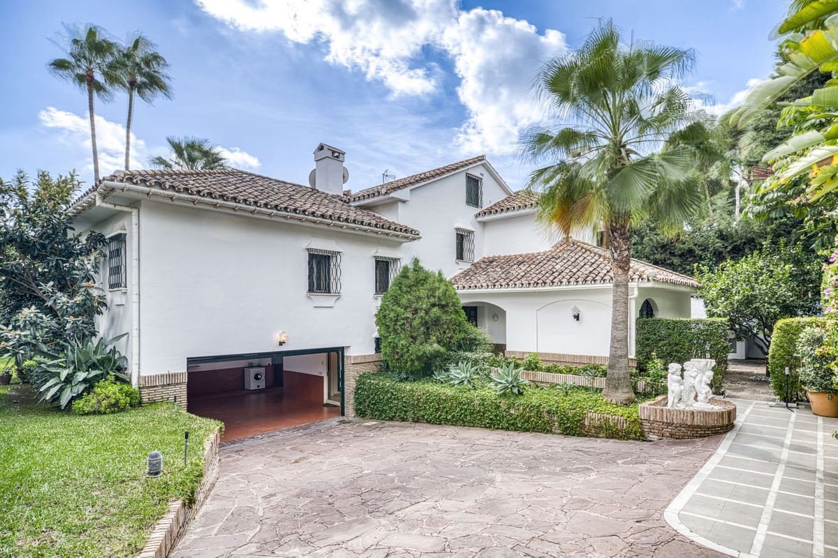 5 quarto Moradia para venda em Los Monteros com piscina garagem - 3 900 000 € (Ref: 9541788)