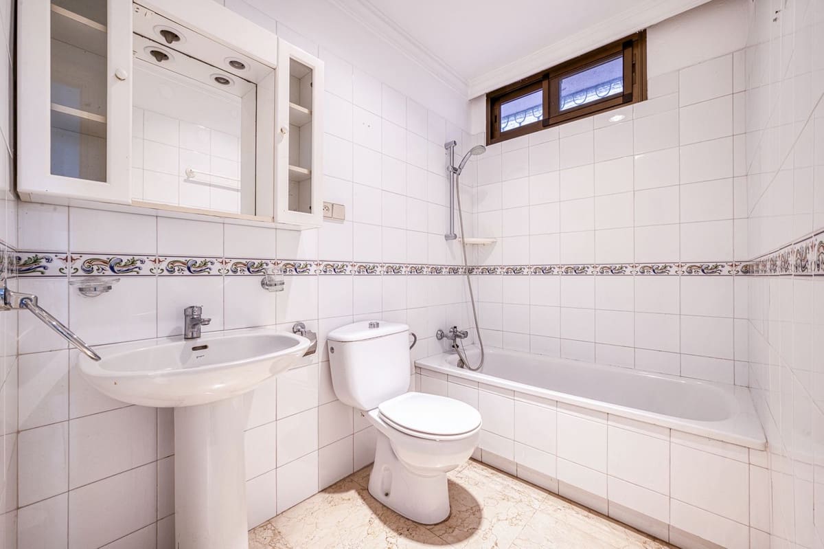 5 quarto Moradia para venda em Los Monteros com piscina garagem - 3 900 000 € (Ref: 9541788)