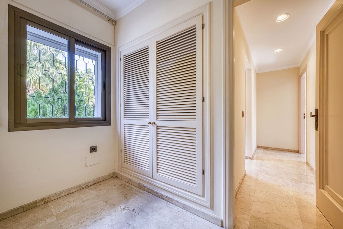 5 quarto Moradia para venda em Los Monteros com piscina garagem - 3 900 000 € (Ref: 9541788)