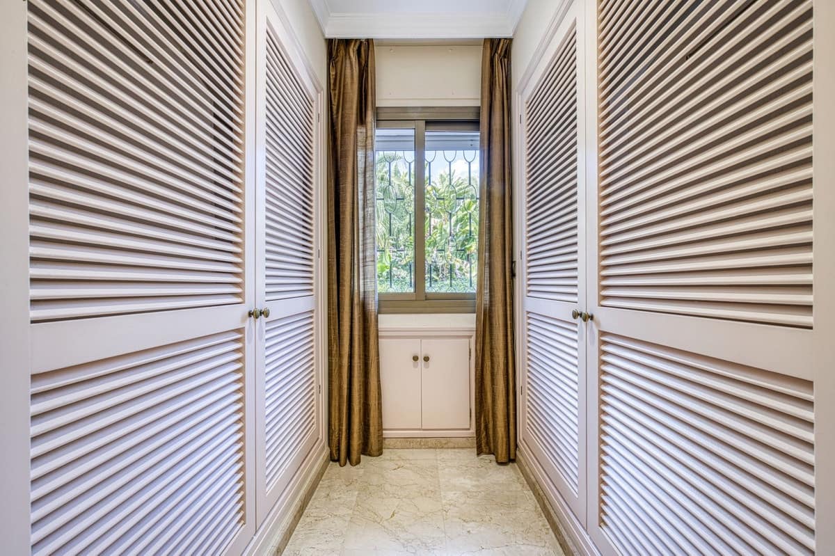 5 quarto Moradia para venda em Los Monteros com piscina garagem - 3 900 000 € (Ref: 9541788)