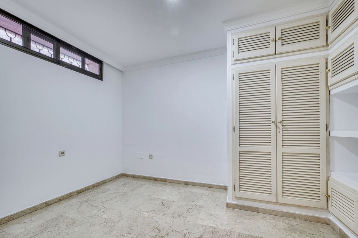 5 quarto Moradia para venda em Los Monteros com piscina garagem - 3 900 000 € (Ref: 9541788)