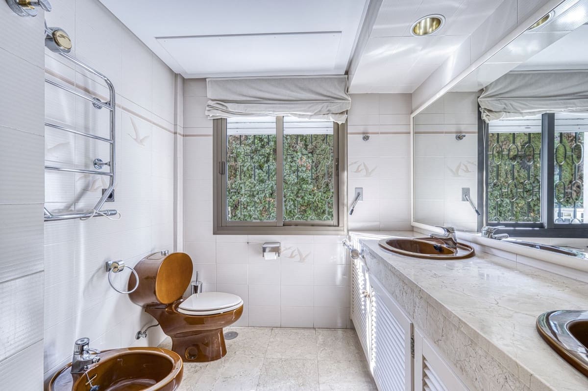 5 quarto Moradia para venda em Los Monteros com piscina garagem - 3 900 000 € (Ref: 9541788)