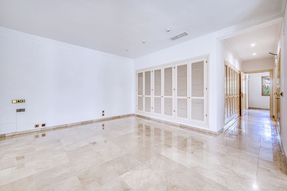 5 quarto Moradia para venda em Los Monteros com piscina garagem - 3 900 000 € (Ref: 9541788)