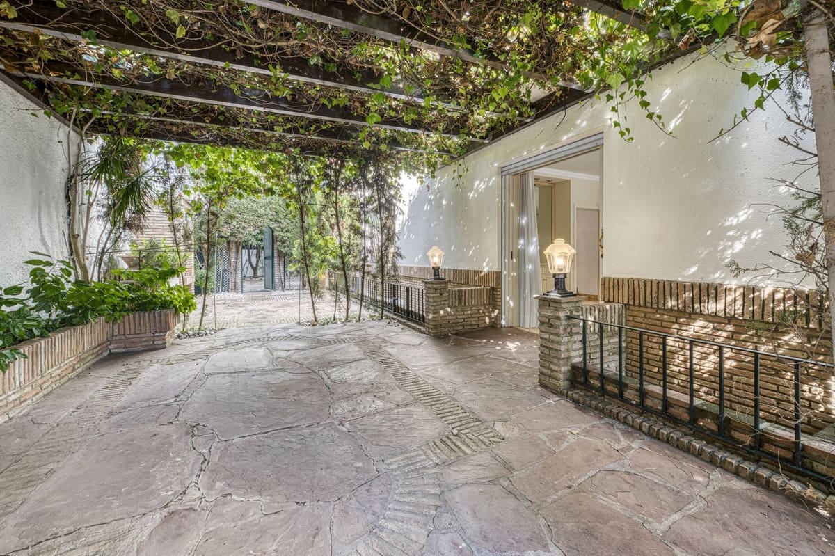 5 quarto Moradia para venda em Los Monteros com piscina garagem - 3 900 000 € (Ref: 9541788)