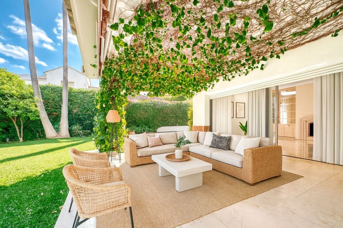 5 quarto Moradia para venda em Los Monteros com piscina garagem - 3 900 000 € (Ref: 9541788)