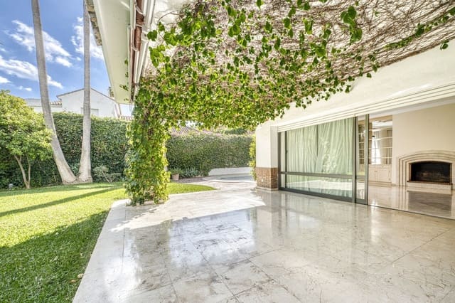 Chalet de 5 habitaciones en Los Monteros, Marbella en venta con piscina garaje - 3.900.000 € (Ref: 9541788)