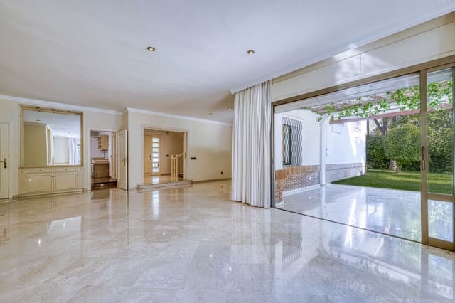 Chalet de 5 habitaciones en Los Monteros, Marbella en venta con piscina garaje - 3.900.000 € (Ref: 9541788)